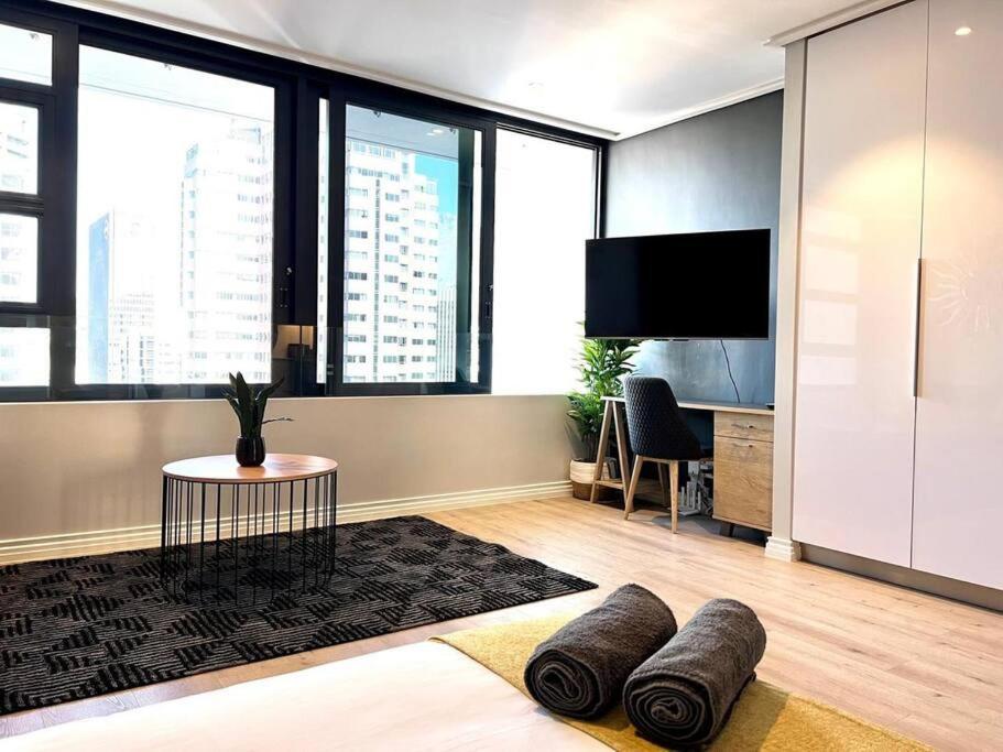 Skyline Views Stylish Studio With Pool, Parking No Load Shedding Fokváros Kültér fotó